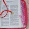 Biblia Fuscia Floral Compacta
