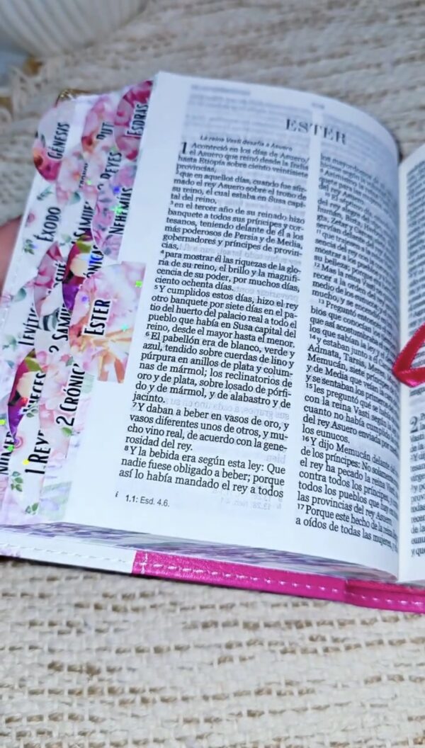 2024/10/1000456005.jpg Biblia de Bolsillo Fucsia Floral
