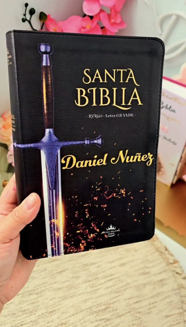 2024/10/1000456570.jpg Biblia de la Espada