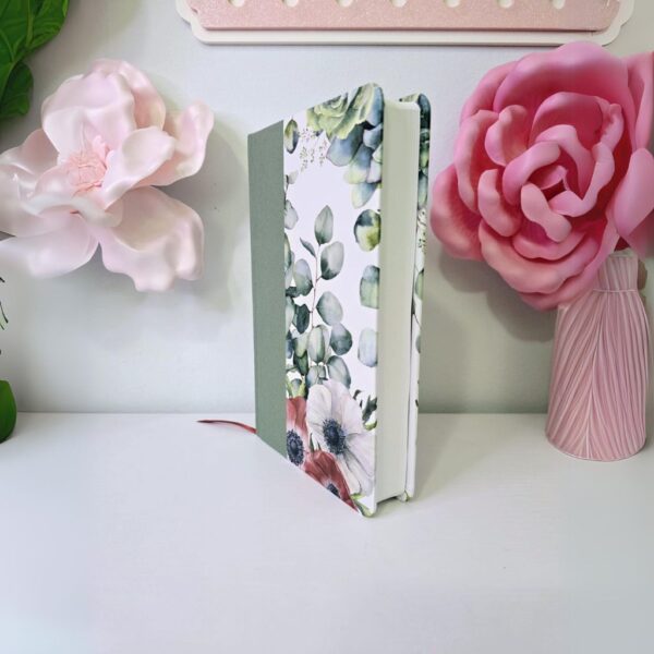 BibliaTapa dura de tela verde con flores