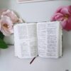BibliaTapa dura de tela verde con flores