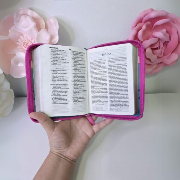 Biblia Para niña fucsia y turquesa.