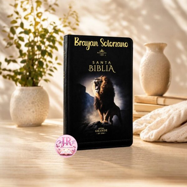 Biblia letra Grande  León Rugiendo