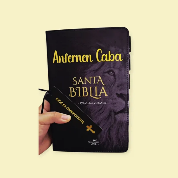 Biblia Con Silueta De León.