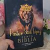 Biblia Letra Súper Gigante 19 puntos Mediana RV1960 imit piel negro león y canto con mensaje