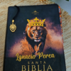 Biblia Letra Súper Gigante 19 puntos Mediana RV1960 imit piel negro león y canto con mensaje