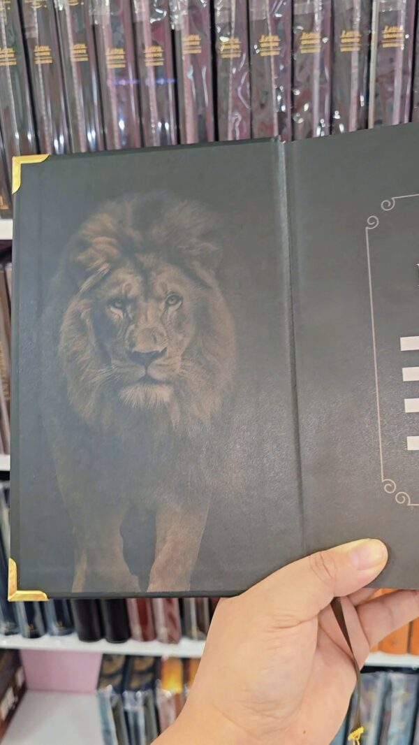 Biblia Letra Grande 12 puntos RV1960, tapa dura con elástico - León de Judá