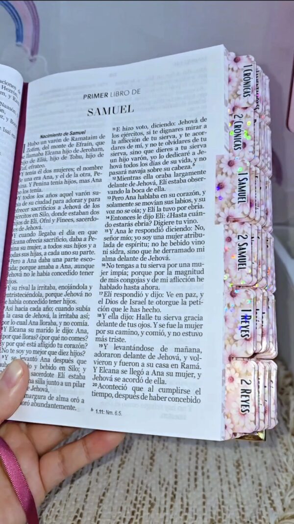 Biblia Letra Grande 12 puntos para Mujer RV1960, tapa dura flor fucsia con elástico