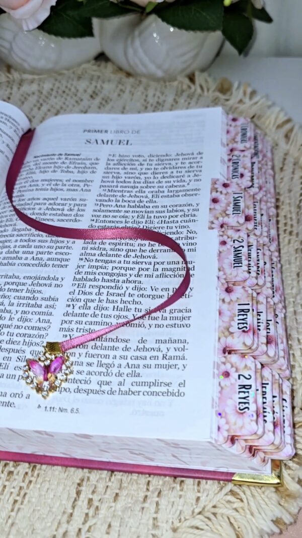 Biblia Letra Grande 12 puntos para Mujer RV1960, tapa dura flor fucsia con elástico
