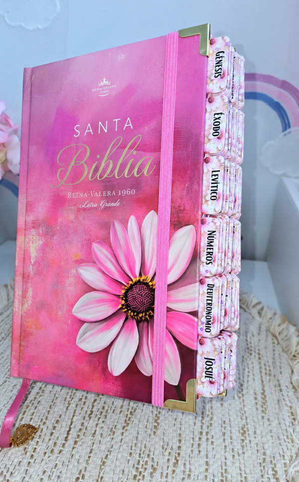 Biblia Letra Grande 12 puntos para Mujer RV1960, tapa dura flor fucsia con elástico