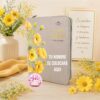 Biblia con Cierre Portátil Letra Grande 12 puntos RV1960, imit piel flores crema con índice y canto floral